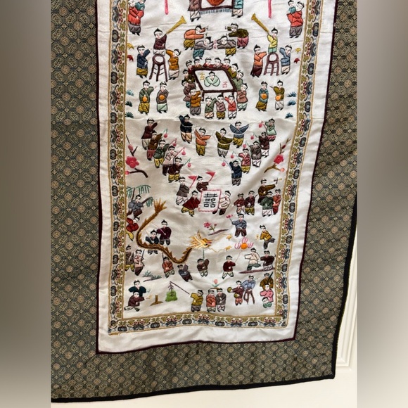 Chinese Silk Embroidery "100 Happy Children" 25 3/4" x 12 3/4" - Picture 7 of 8